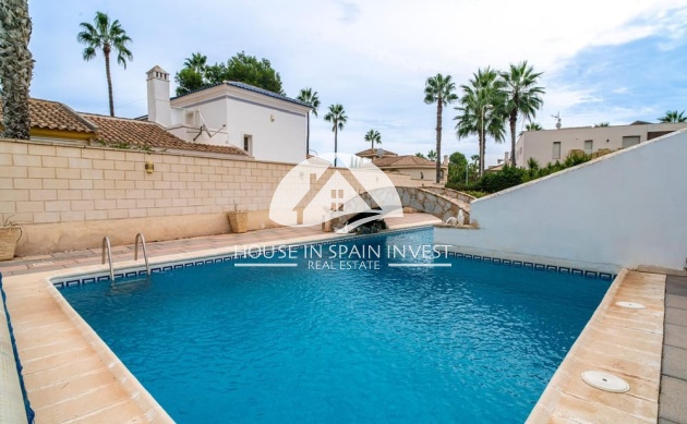 Resale - Villa - Orihuela Costa - Villamartín