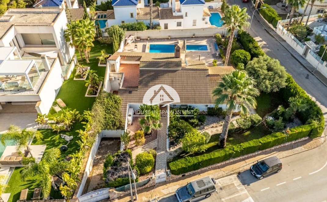 Resale - Villa - Orihuela Costa - Villamartín