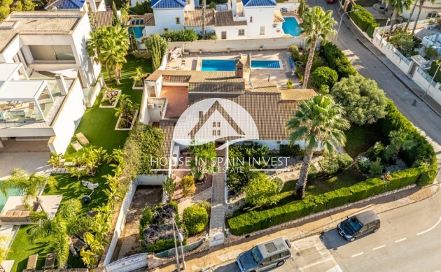 Resale - Villa - Orihuela Costa - Villamartín