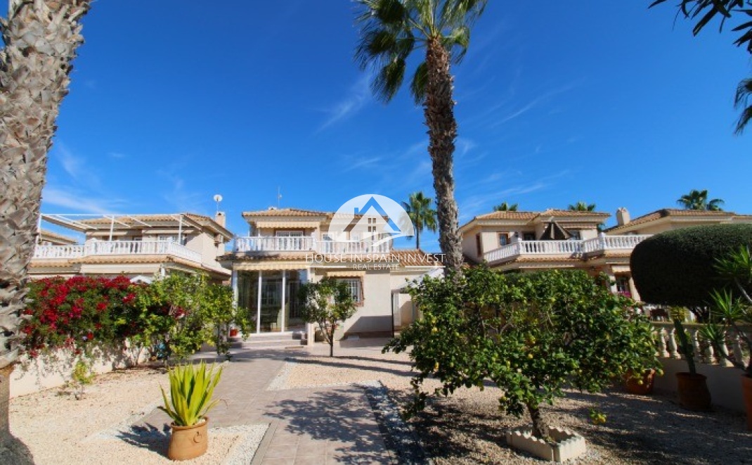 Resale - Villa - Orihuela Costa - Villamartín