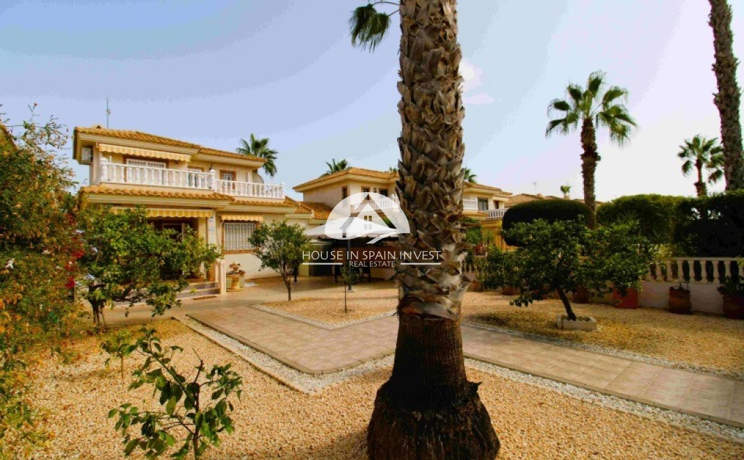 Resale - Villa - Orihuela Costa - Villamartín