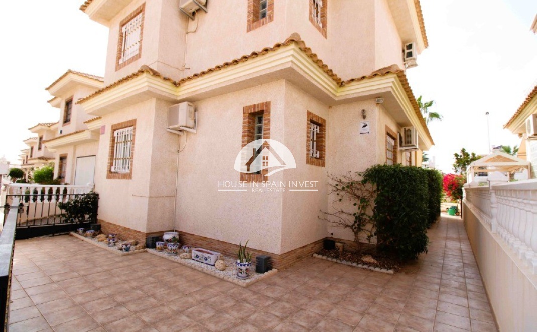 Resale - Villa - Orihuela Costa - Villamartín