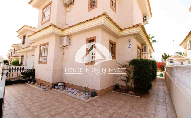 Resale - Villa - Orihuela Costa - Villamartín