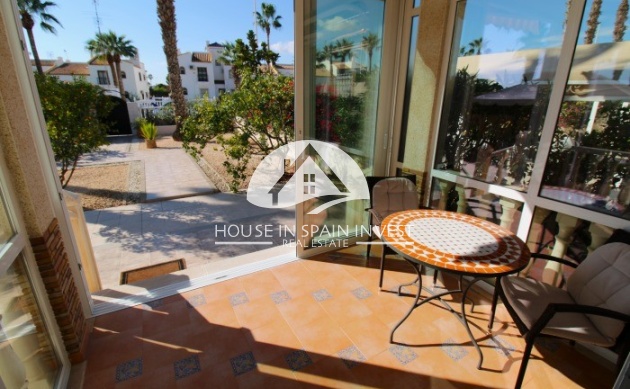 Resale - Villa - Orihuela Costa - Villamartín
