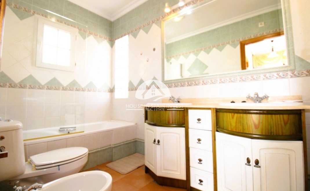 Resale - Villa - Orihuela Costa - Villamartín