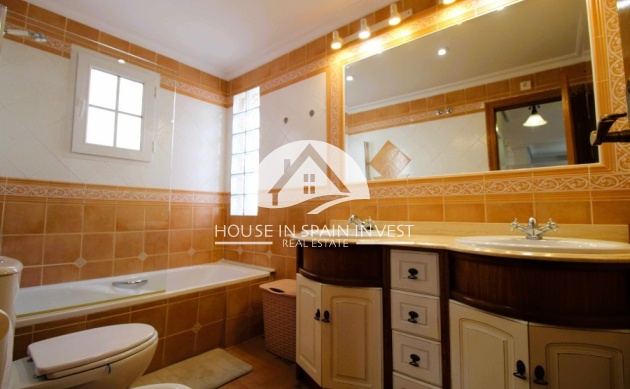 Resale - Villa - Orihuela Costa - Villamartín