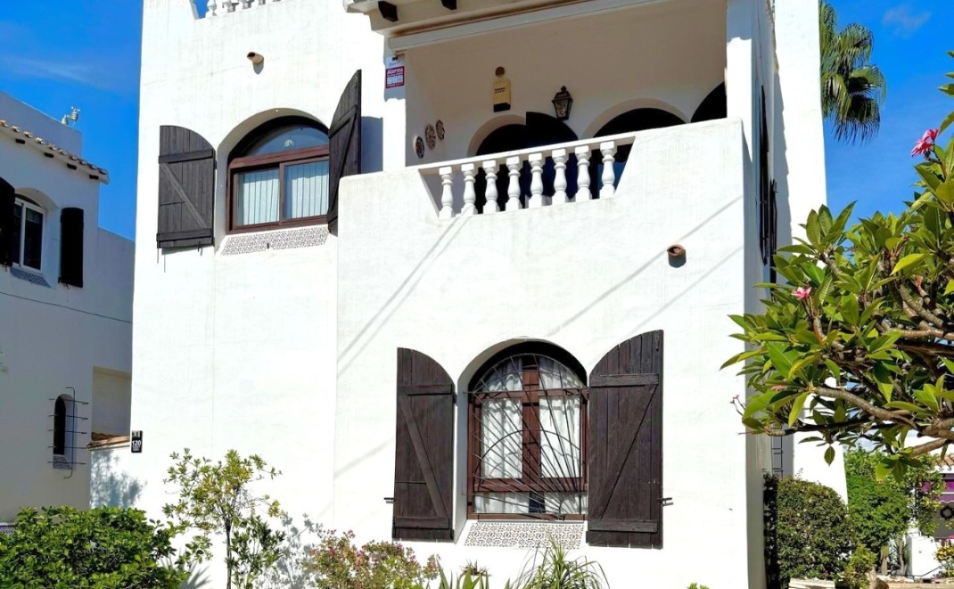 Resale - Villa - Orihuela Costa - Villamartín