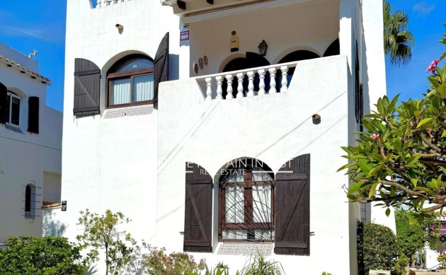 Resale - Villa - Orihuela Costa - Villamartín