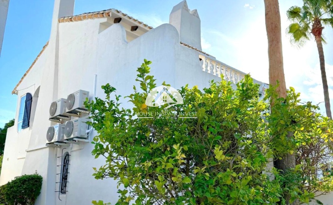 Resale - Villa - Orihuela Costa - Villamartín
