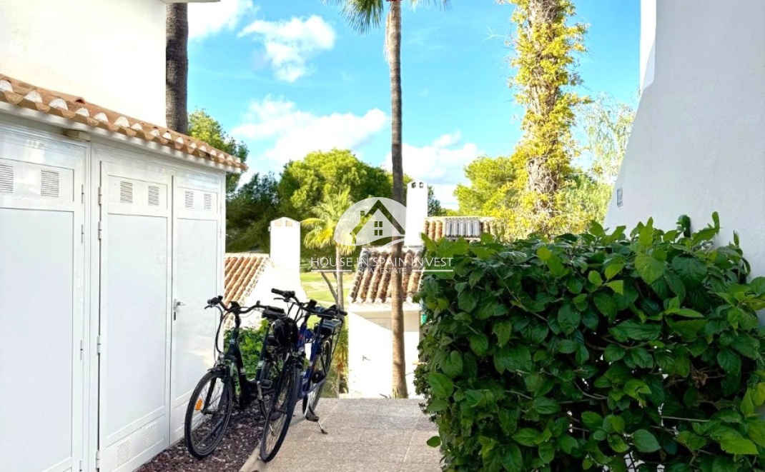 Resale - Villa - Orihuela Costa - Villamartín