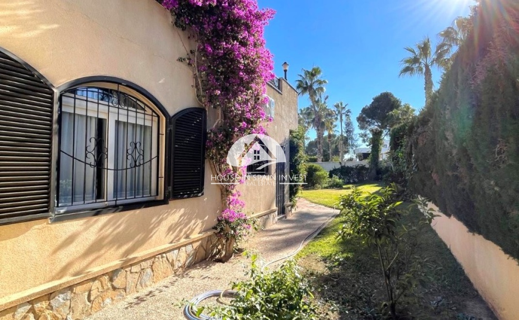 Resale - Villa - Orihuela Costa - Villamartín