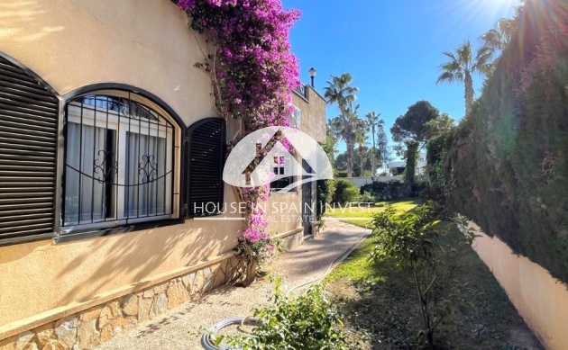 Resale - Villa - Orihuela Costa - Villamartín