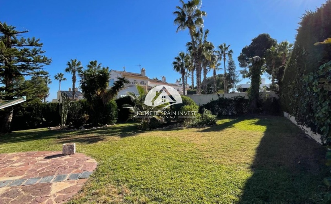 Resale - Villa - Orihuela Costa - Villamartín