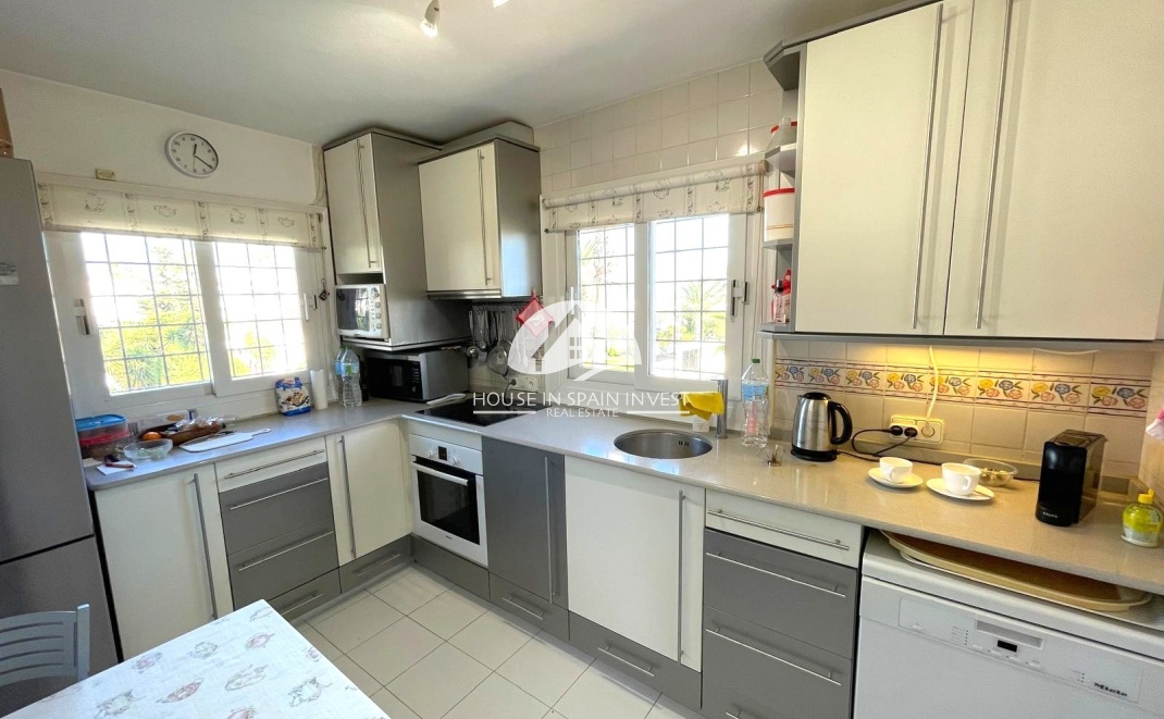 Resale - Villa - Orihuela Costa - Villamartín