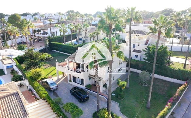 Resale - Villa - Orihuela Costa - Villamartín