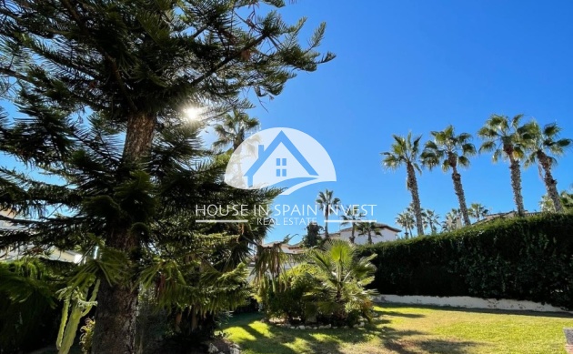 Resale - Villa - Orihuela Costa - Villamartín