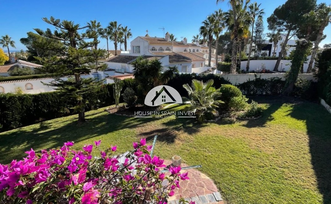 Resale - Villa - Orihuela Costa - Villamartín