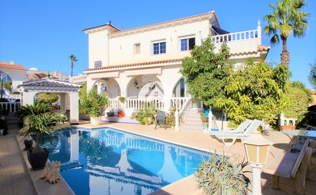 Resale - Villa - Orihuela Costa - Villamartín
