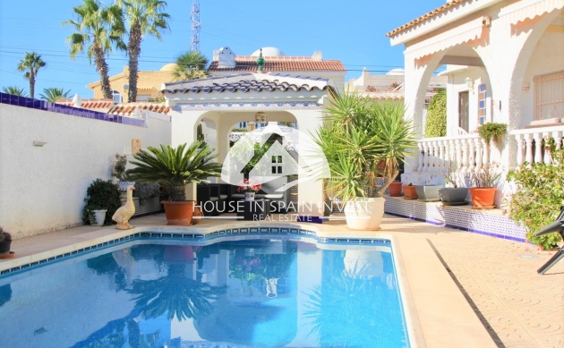 Resale - Villa - Orihuela Costa - Villamartín