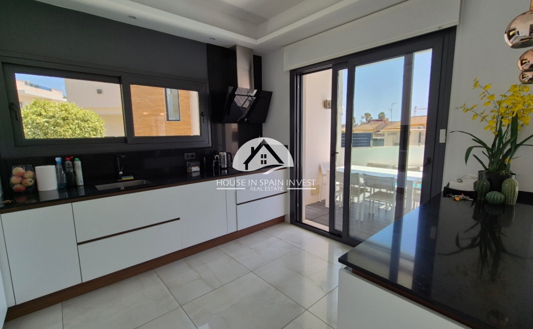 Resale - Villa - Torrevieja - Costa Blanca
