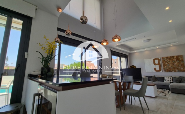 Resale - Villa - Torrevieja - Costa Blanca