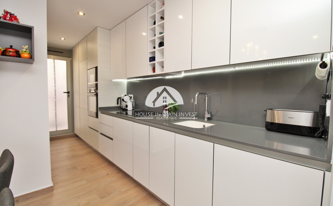 Resale - Villa - Orihuela Costa - Villamartín