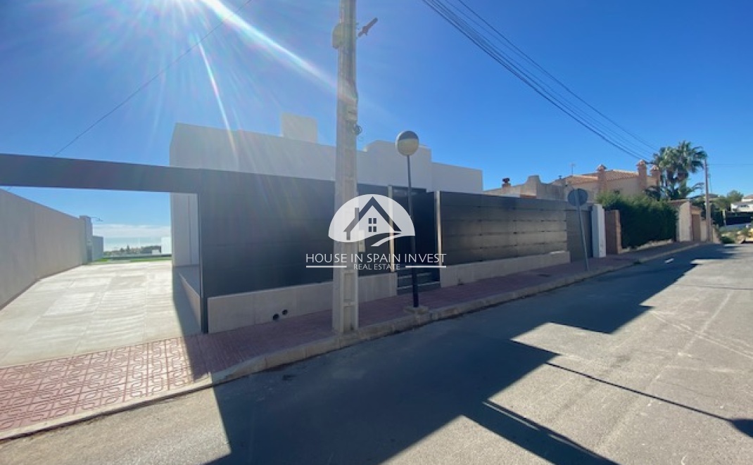 Resale - Villa - Torrevieja - Los Balcones  