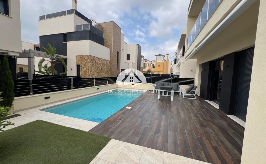 Resale - Villa - Orihuela Costa - Lomas De Cabo Roig