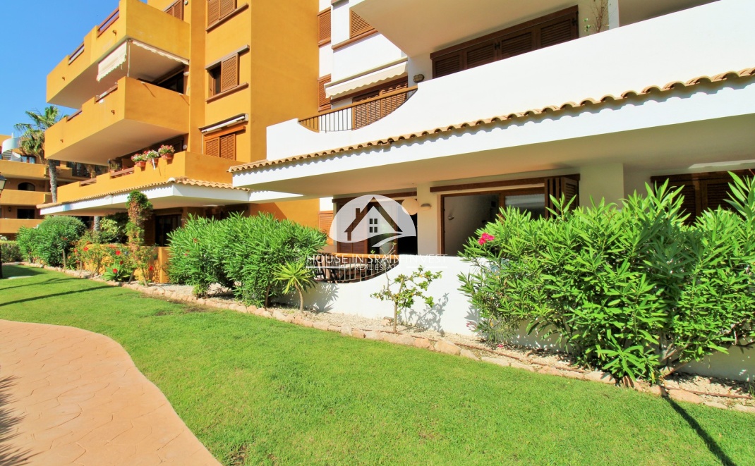 Resale - Apartment  - Torrevieja - Punta Prima  