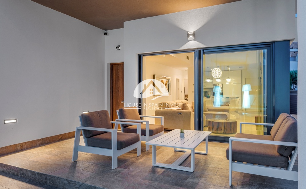 Resale - Villa - Orihuela Costa - Villamartín