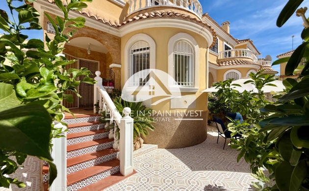 Resale - Villa - Orihuela Costa - Villamartín
