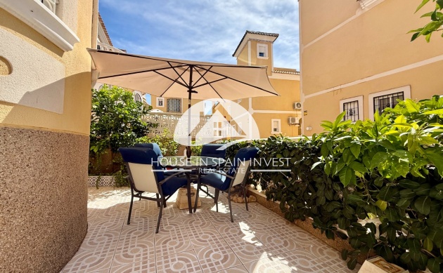 Resale - Villa - Orihuela Costa - Villamartín