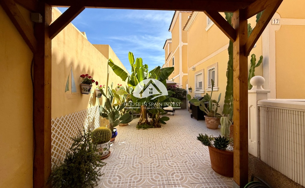 Resale - Villa - Orihuela Costa - Villamartín