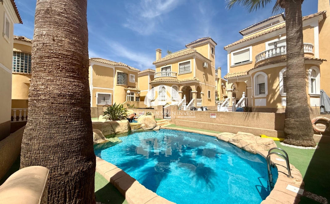 Resale - Villa - Orihuela Costa - Villamartín