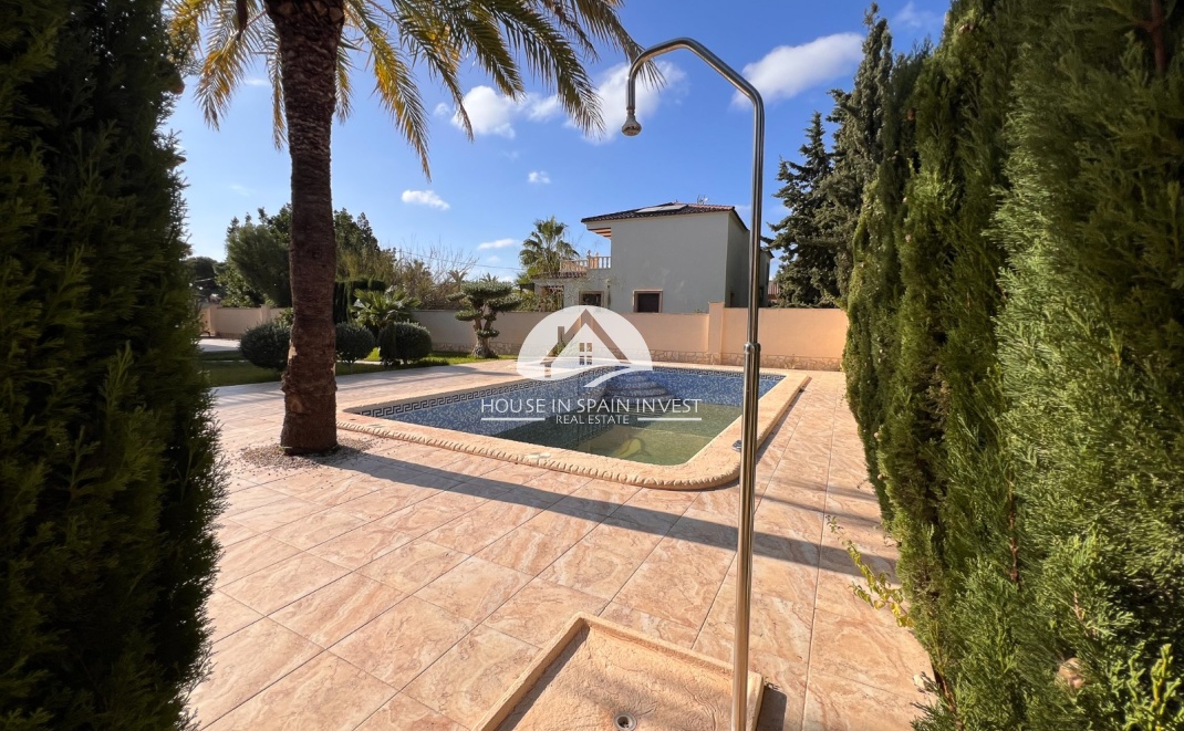 Resale - Villa - Orihuela Costa