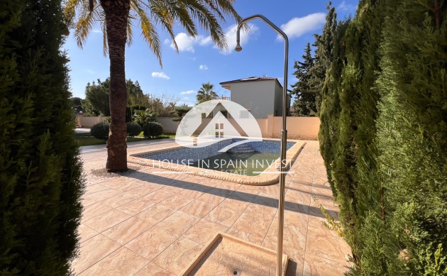 Resale - Villa - Orihuela Costa