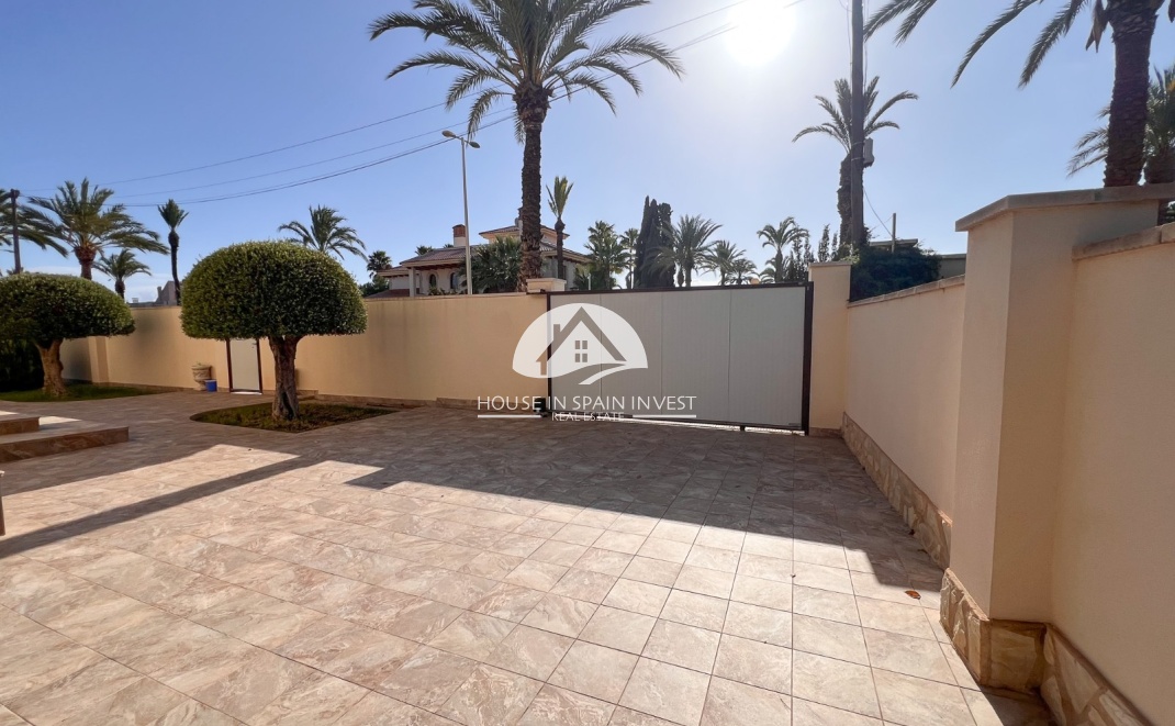 Resale - Villa - Orihuela Costa