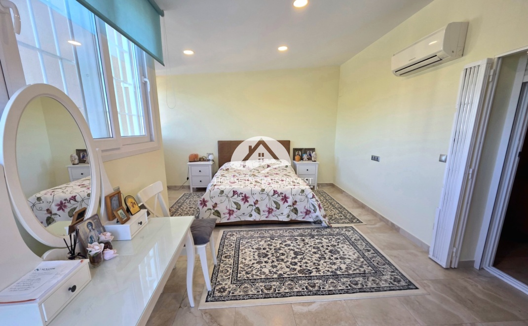 Resale - Villa - Torrevieja - Cabo Cervera