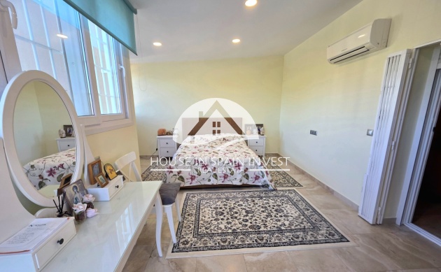 Resale - Villa - Torrevieja - Cabo Cervera