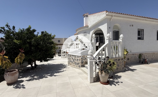 Resale - Villa - Torrevieja - Costa Blanca