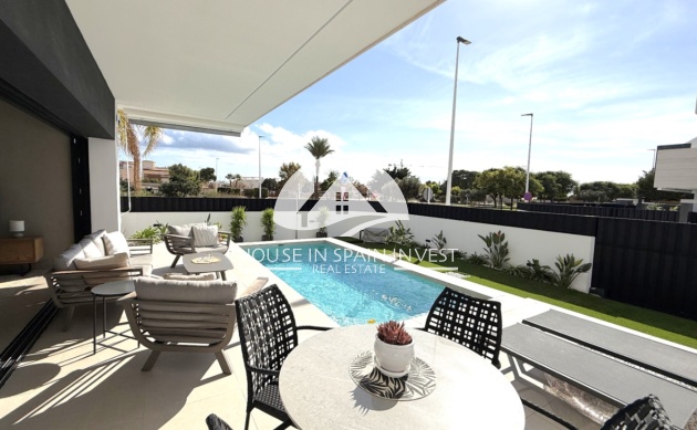 Resale - Ground floor bungalow - Pilar de la Horadada - Costa Blanca Sur