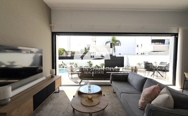 Resale - Ground floor bungalow - Pilar de la Horadada - Costa Blanca Sur