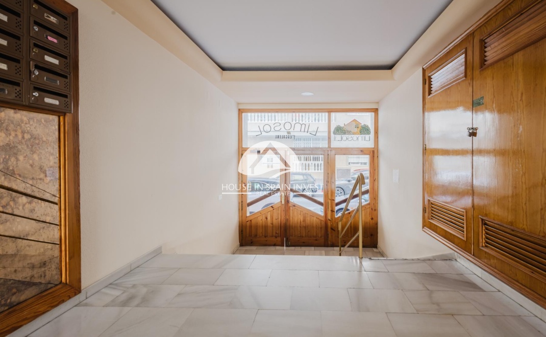 Resale - Apartment  - Torrevieja - El Acequión - Los Náufragos