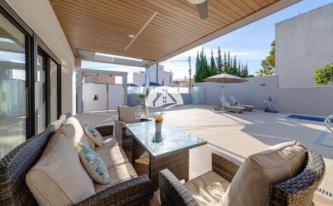 Resale - Villa - Torrevieja - Los Balcones  