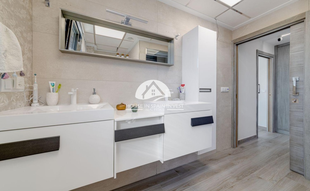 Resale - Villa - Torrevieja - Los Balcones  