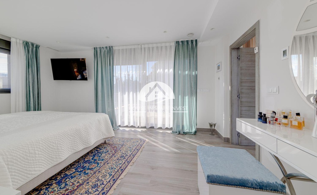 Resale - Villa - Torrevieja - Los Balcones  