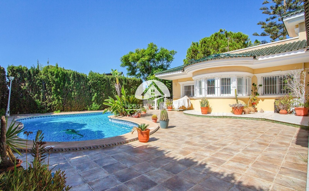 Resale - Villa - Torrevieja - Torreta - Salado