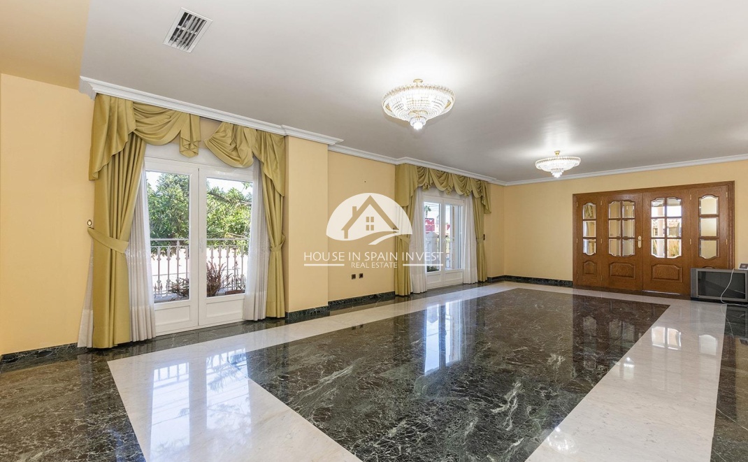 Resale - Villa - Torrevieja - Torreta - Salado