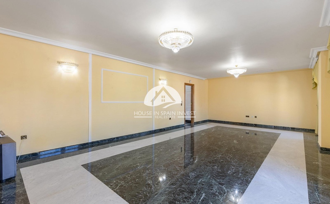 Resale - Villa - Torrevieja - Torreta - Salado