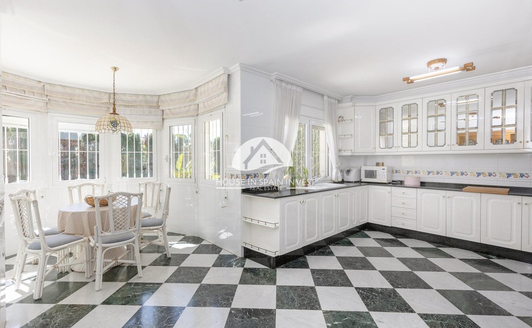 Resale - Villa - Torrevieja - Torreta - Salado